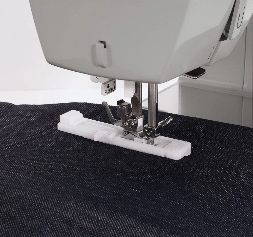 Heavy-Duty SINGER 4423 Sewing Machine