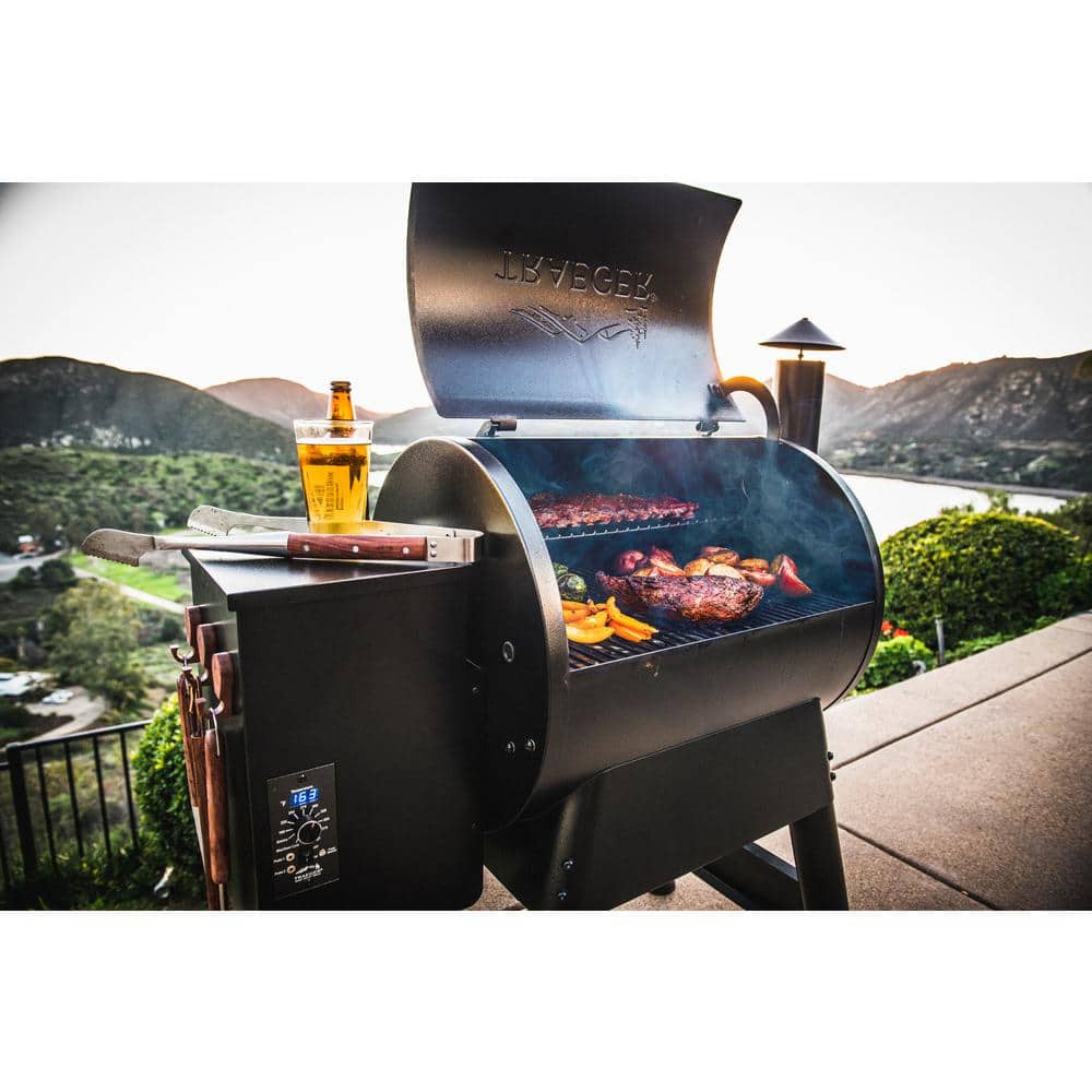 Pro Series 22 Pellet Grill in Bronze