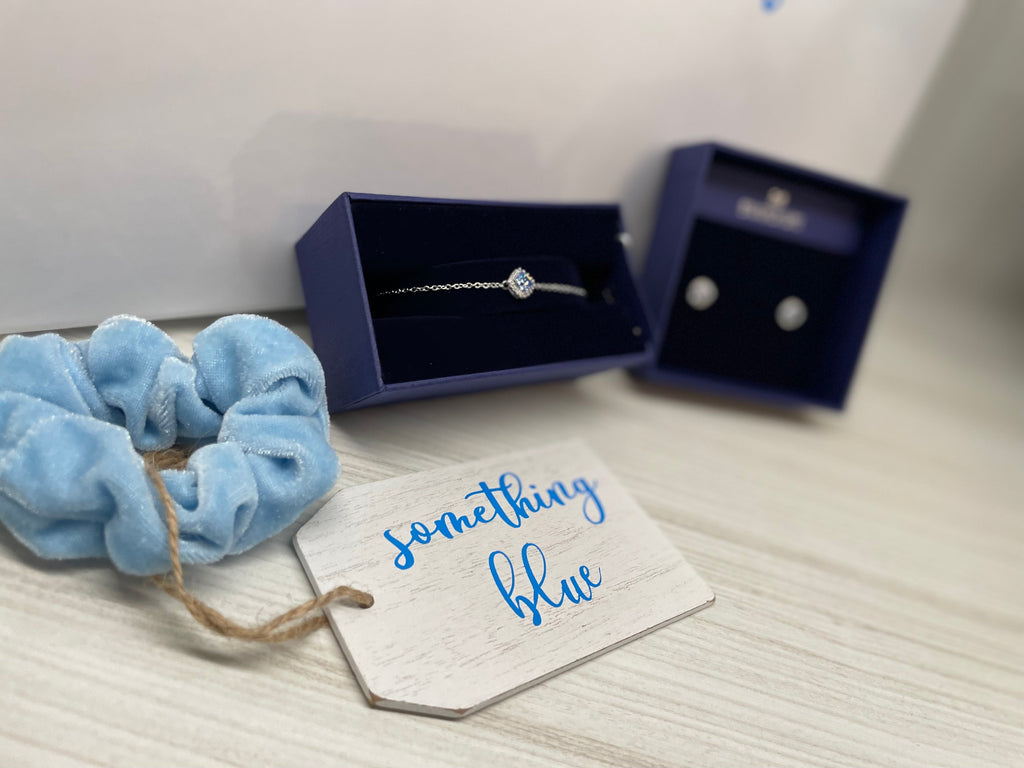 Scrunchie with Wood Hangtag